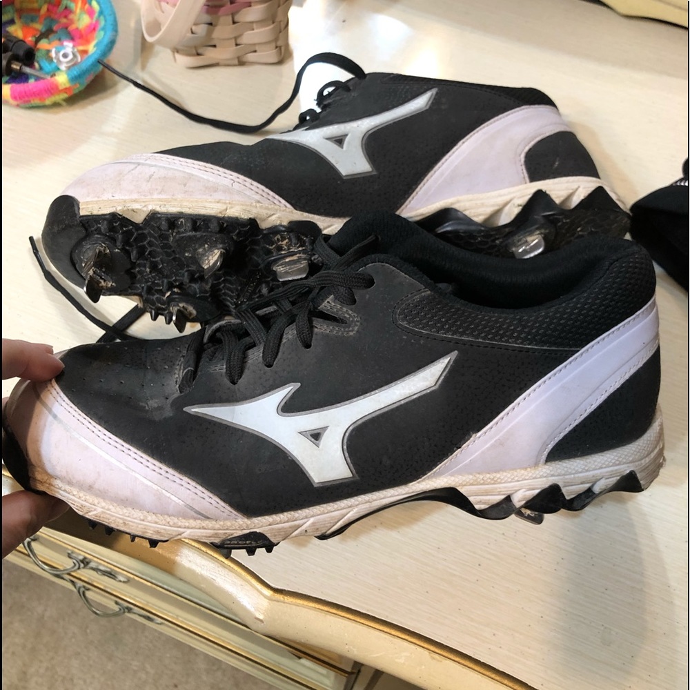 Mizuno metal softball cleats